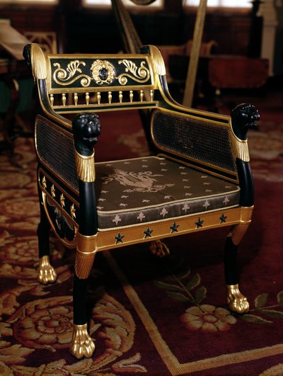 Sillón tallado con detalles dorados de English School